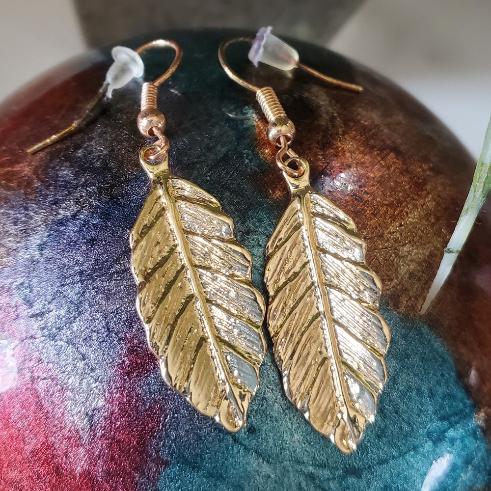 Gold Tone Feather Dangle Earrings 💥3 for $12💥